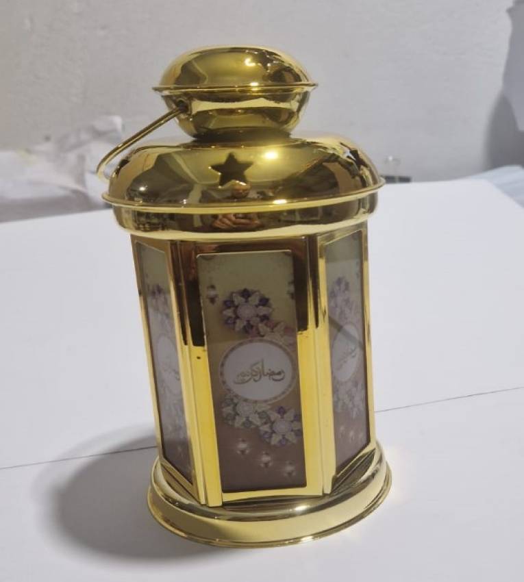 lanterne de Ramadan vocale, un accessoire spirituel et décoratif qui illumine Répète la célèbre prière de Ramadan